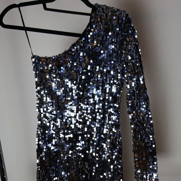 dress the population silver dress Amazon.com: Dress the Population Women's Kienna Metallic, Floor Length, Fit and Flare, Asymmetric Neck Dress, Silver, XX-Small : Clothing, Shoes & Jewelry